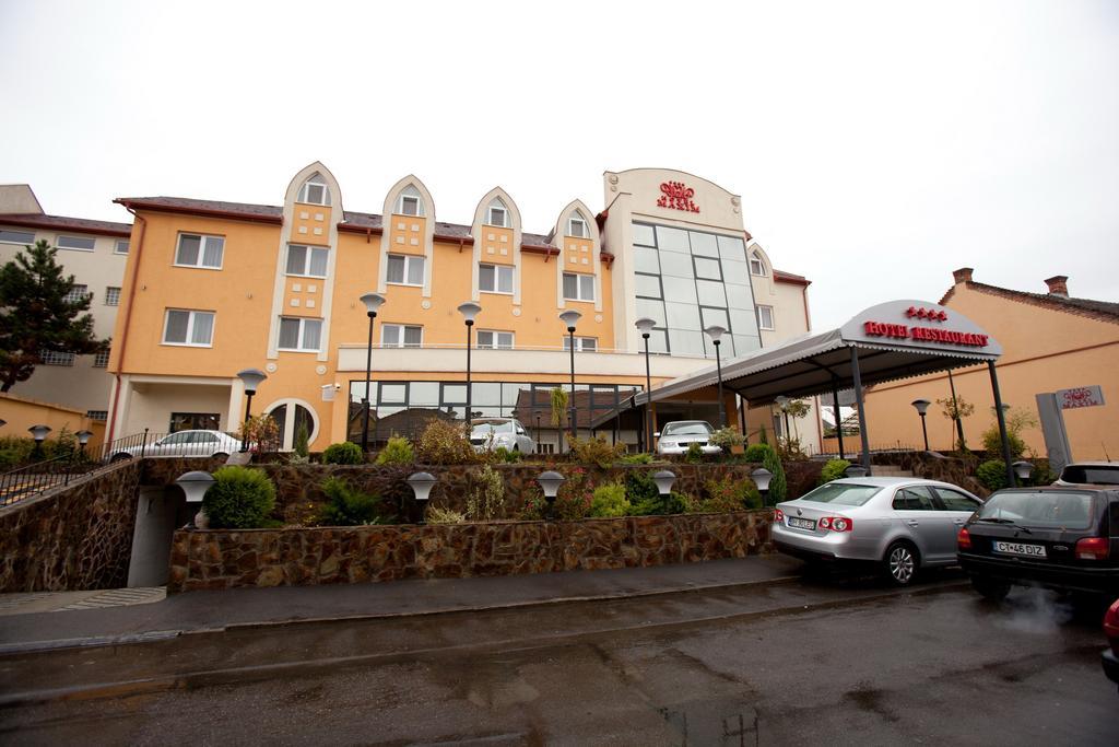 Hotel Maxim Oradea Exterior photo